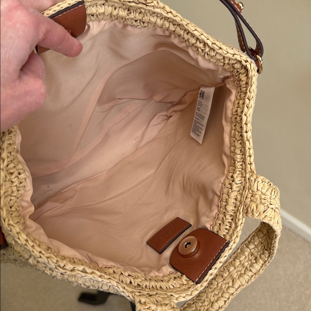 NWOT—H &M Straw Woven Tote w/removeable & adjustable crossbody strap/handle bag. - Picture 12 of 16